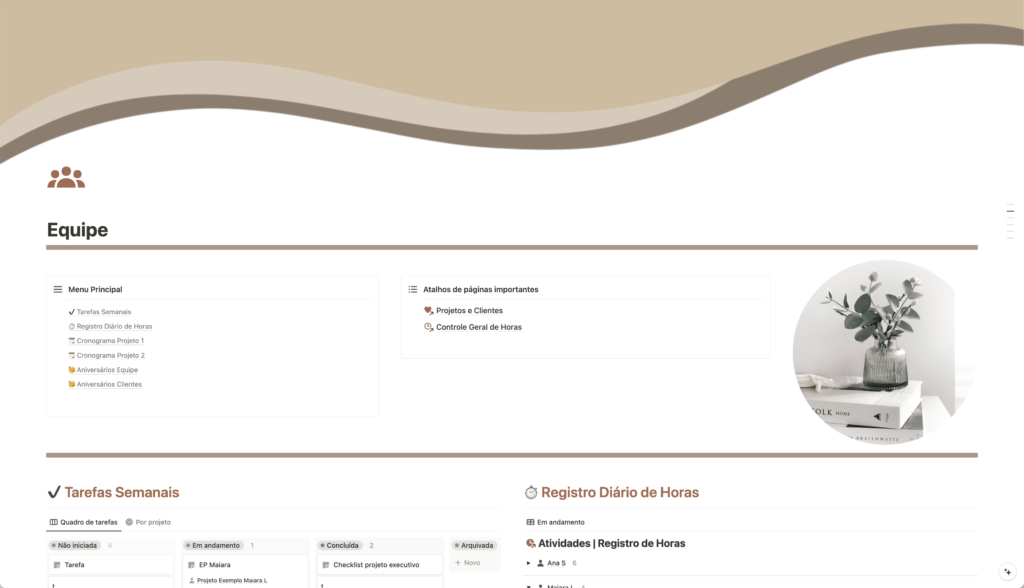 Página para organização da equipe, com atalhos para as páginas mais utilizadas no dia a dia, visual das tarefas que precisam ser feitas na semana, registro diário de horas, cronograma dos projetos em andamento e datas importantes como aniversários da equipe e de clientes