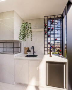 Cozinha Gourmet Apê Refúgio Lerner, aconchegante e elegante- Letícia Beraldo Arquitetura e Interiores | Neuroarquitetura, Bem-estar e Saúde