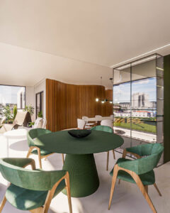 Cozinha Gourmet Apê Refúgio Lerner, aconchegante e elegante- Letícia Beraldo Arquitetura e Interiores | Neuroarquitetura, Bem-estar e Saúde