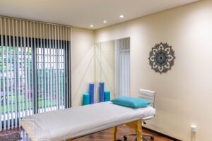 Consultório de Fisioterapia, aconchegante e leve - Letícia Beraldo Arquitetura e Interiores | Neuroarquitetura, Bem-estar e Saúde