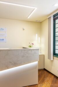 Recepção Casa Lótus, leve e acolhedora - Letícia Beraldo Arquitetura e Interiores | Neuroarquitetura, Bem-estar e Saúde