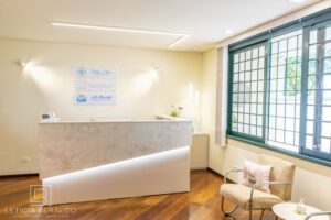 Recepção Casa Lótus, leve e acolhedora - Letícia Beraldo Arquitetura e Interiores | Neuroarquitetura, Bem-estar e Saúde