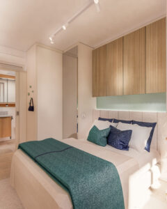 Suíte Apê Maresia, pacífico e acolhedor - Letícia Beraldo Arquitetura e Interiores | Neuroarquitetura, Bem-estar e Saúde